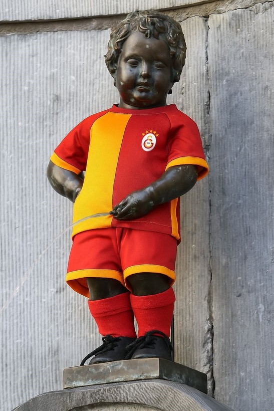Manneken Pis heykeli, Galatasaray formasını giydi - Resim: 1