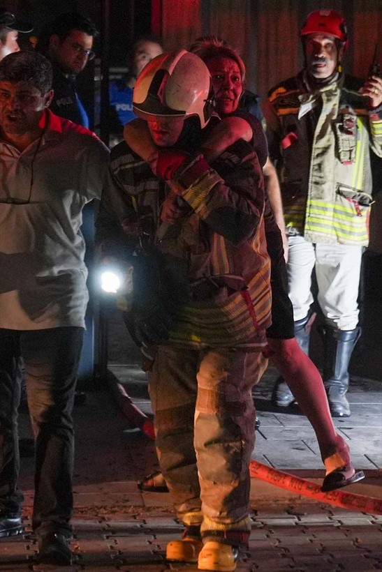 Ankara'da 26 katlı binada yangın faciası! 1'i bebek 3 kişi can verdi - Resim: 20