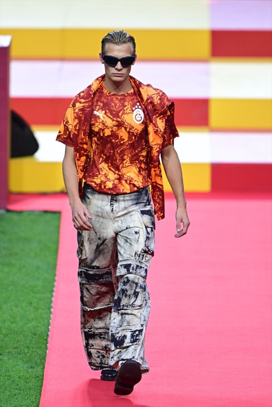 Galatasaray'da yeni sezon formalarını tanıtıldı - Resim: 4