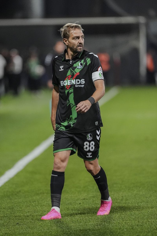 Caner Erkin’den şoke eden hareket! Takım arkadaşına tokat attı, kırmızı kartla oyundan atıldı - Resim: 14