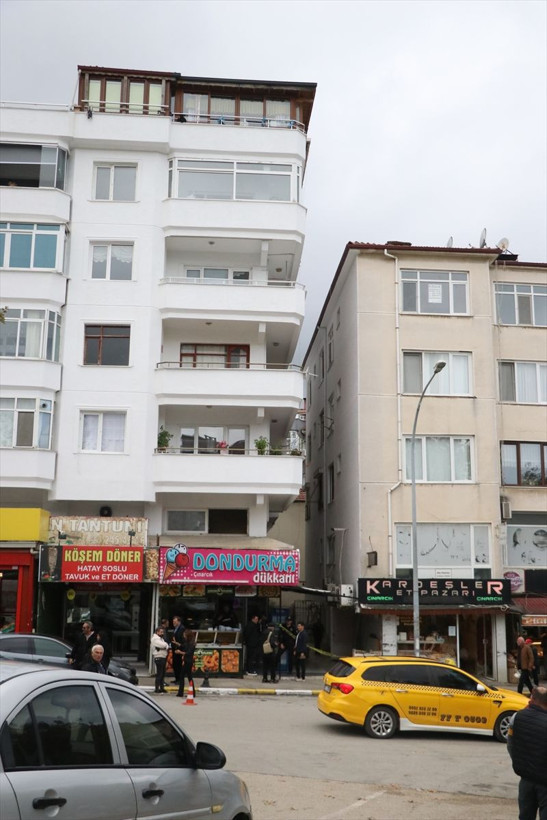 Güllü'nün evinde inceleme! Bilirkişi heyeti 3 saat boyunca her yere baktı - Resim: 1