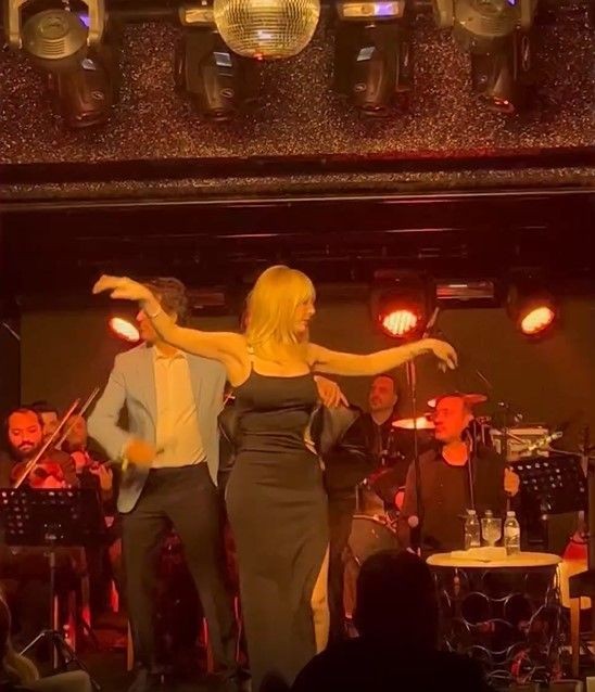 'Prestij Meselesi' filminin galasına Hande Sarıoğlu'nun kalça dansı damga vurdu - Resim: 1