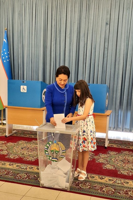 Özbekistan'da cumhurbaşkanlığı erken seçimi için oy kullanma süreci başladı - Resim: 2