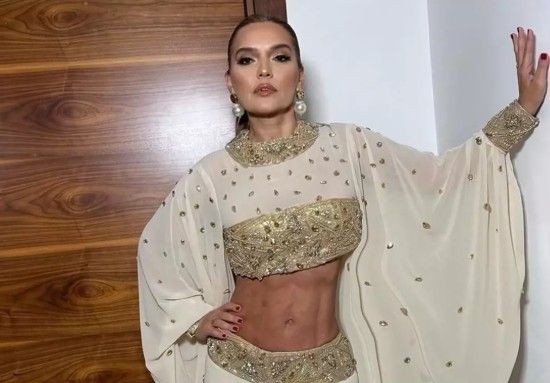 Demet Akalın konser öncesi talihsiz bir kaza geçirdi: İyi ki kopmadı - Resim: 5
