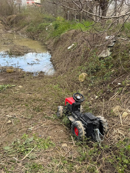 Zonguldak'ta kahreden olay! Ayağı kayan 12 yaşındaki Emirhan, d&uuml;şt&uuml;ğ&uuml; g&ouml;lette boğuldu - Resim : 2