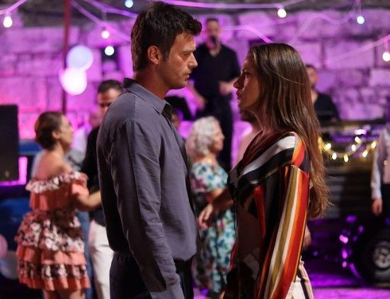 Aile dizisinde ateşli sevişme sahnesi gündem oldu! İşte Kıvanç Tatlıtuğ ile Serenay Sarıkaya'nın +18 sahnesi... 'Allah sabır versin Başak' - Resim: 24