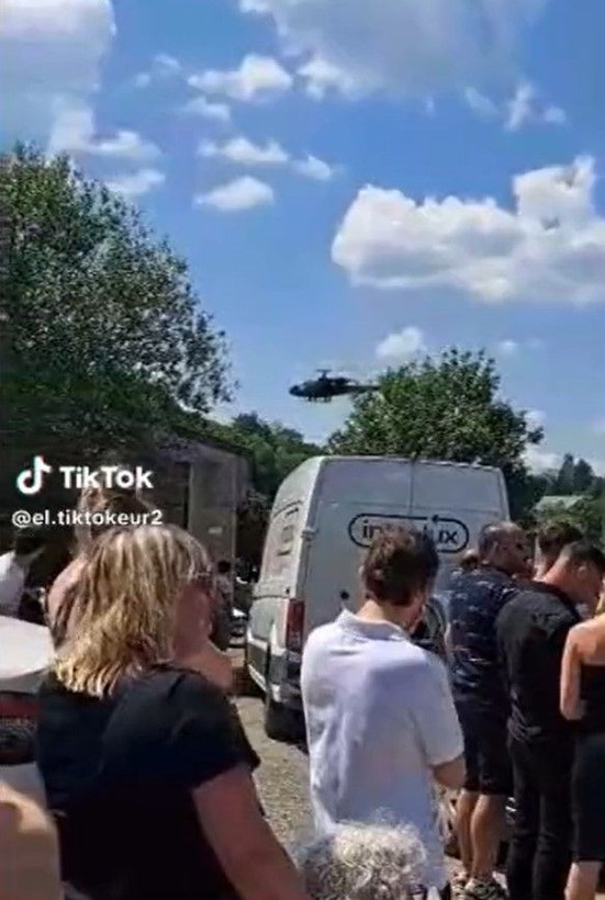 Yakınlarına ders vermek için yaptığı oyun herkesi şoke etti! Cenazede gözyaşı dökenler helikopterle geleni görünce... - Resim: 4