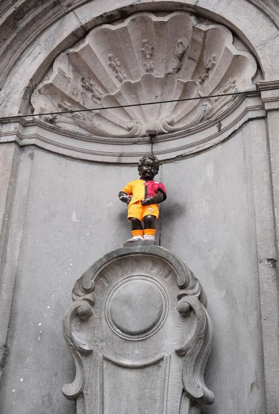 Manneken Pis heykeli, Galatasaray formasını giydi - Resim: 2