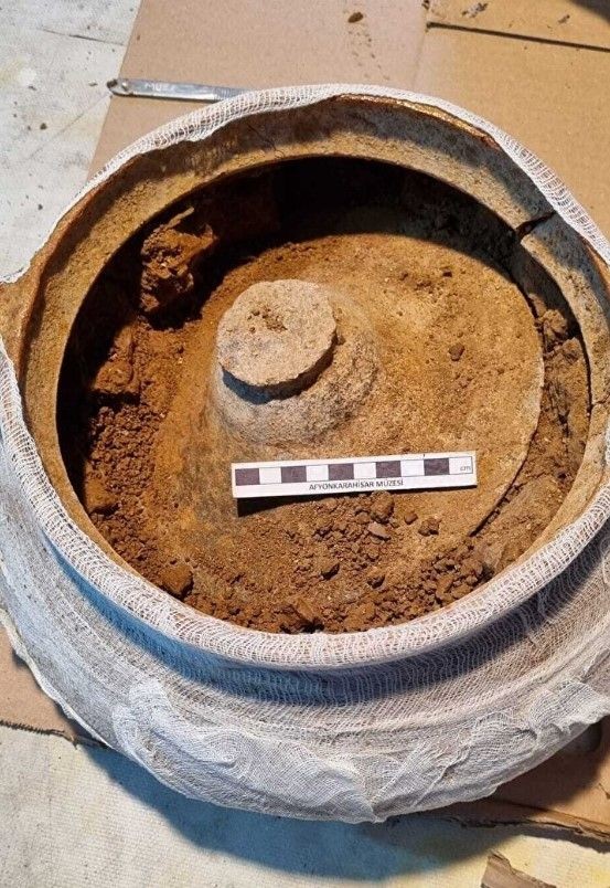 İnşaat kazısında kepçeye takıldı! Küplerden çıkanlar şoke etti - Resim: 8