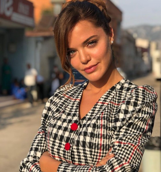 Shopu abartan güzel oyuncu, takipçilerinin alay konusu oldu, vakit kaybetmeden paylaşımını sildi - Resim: 9