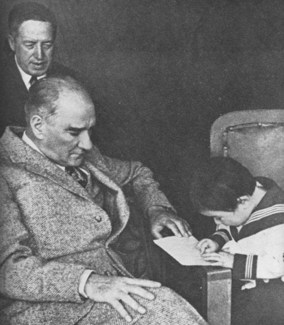 23 Nisan Ulusal Egemenlik ve Çocuk Bayramı'nda çocuklarla Atatürk! - Resim: 7