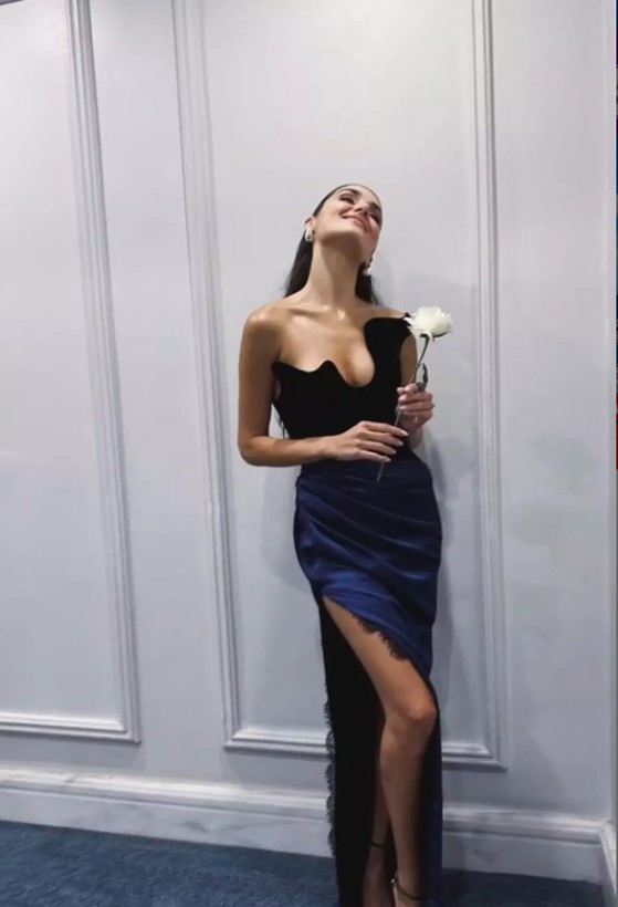 Dün akşam aynı düğüne katılan Hande Erçel ve Hadise resmen tarz yarıştırdı! İşte giydikleri elbiseler... - Resim: 9