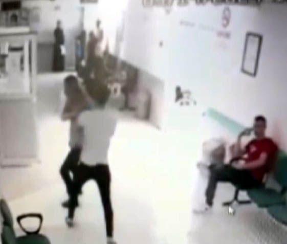 Şanlıurfa'da aile hekimine bıçaklı saldırı! O anlarda bir vatandaşın rahatlığı 'pes' dedirtti - Resim: 6