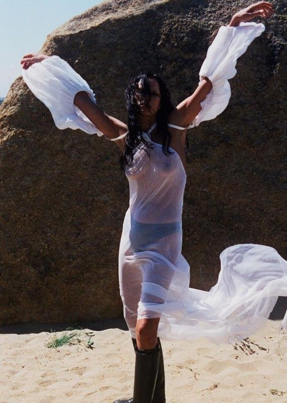 Sosyal medya Irina Shayk'ın sütyensiz paylaşımını konuşuyor! Ünlü model göğüs uçlarını saklamadı! - Resim: 8