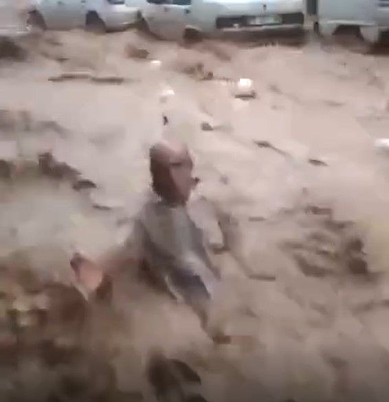 Şanlıurfa'da akıntıya kapılan ve kurtarılmak yerine cep telefonu ile görüntüsü çekilen Reşat Ayva yaşadıklarını anlattı - Resim: 4