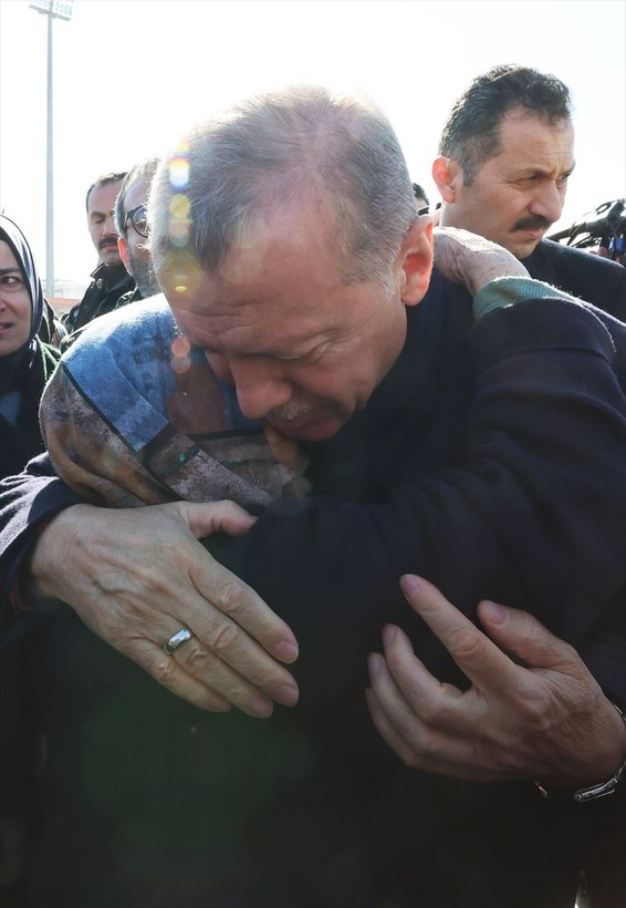 Cumhurbaşkanı Recep Tayyip Erdoğan, Onikişubat Stadyumu'nda kurulan çadır kentte vatandaşlarla görüştü - Resim: 8