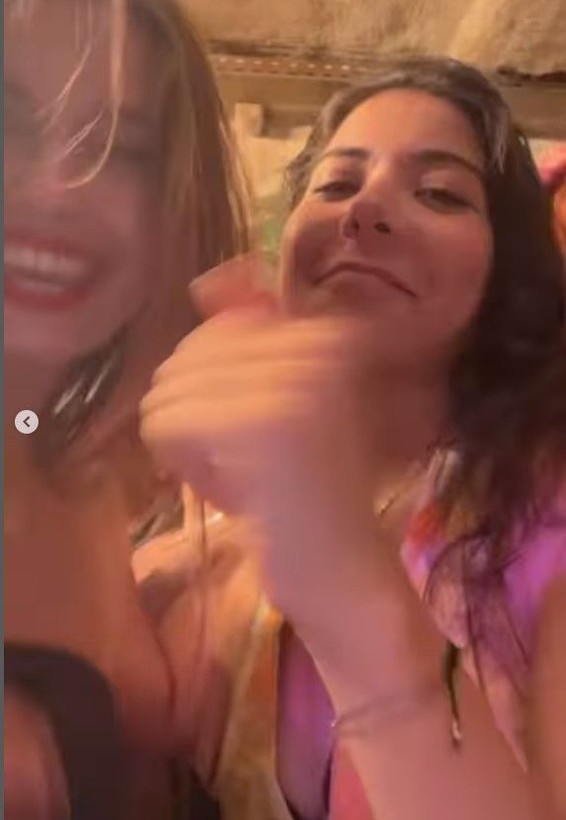 Afra Saraçoğlu'ndan peş peşe bikinili paylaşım yürek hoplattı! Mert Ramazan Demir'den ayrılık sorusuna şoke eden cevap - Resim: 9