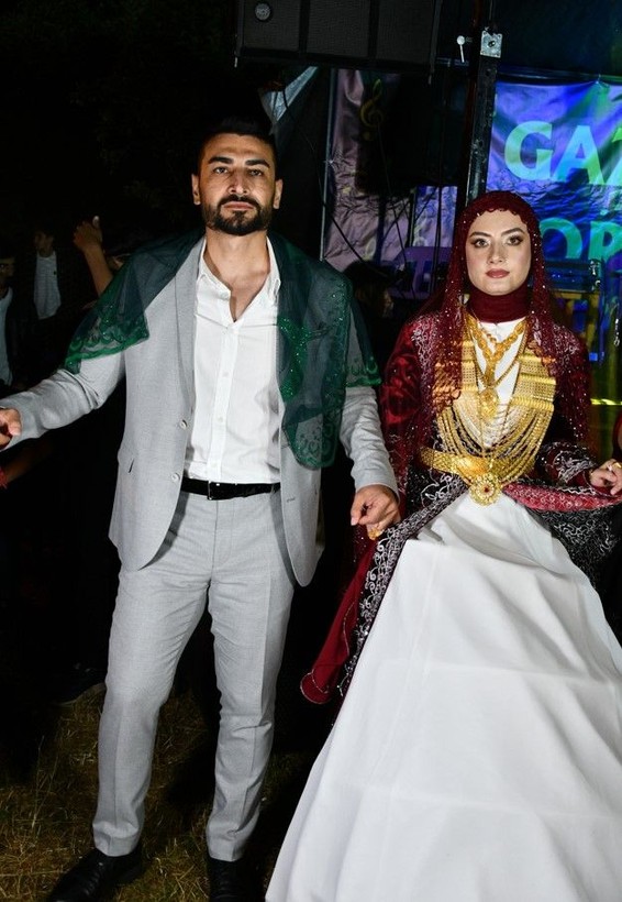 Şırnak'ta Jirki aşireti lideri kardeşini evlendirdi! Dolarlar ve TL'ler valizlere sığmadı - Resim: 9