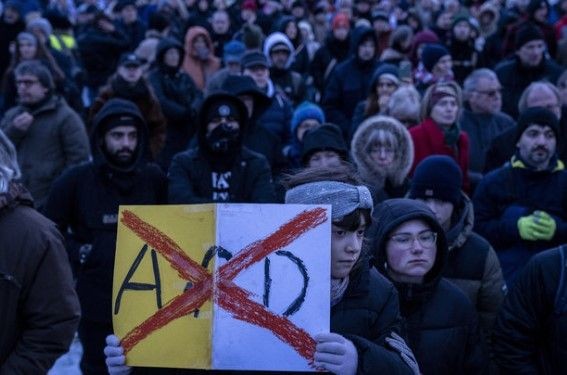 Almanya'da yüz binlerce kişi aşırı sağ ve ırkçılığa karşı ayağa kalktı - Resim: 5