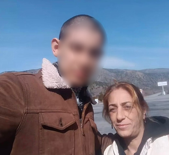 Annesini ve 5 yaşındaki kız kardeşini öldüren 17 yaşındaki zanlı tutuklandı - Resim : 2
