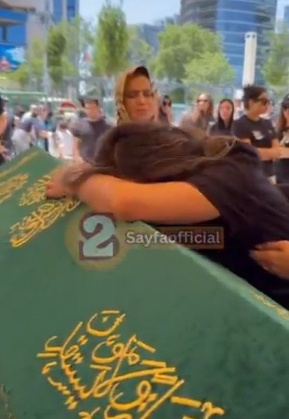 Nihal Candan son yolculuğuna uğurlandı! Annesi ve kardeşi feryat etti - Resim: 7