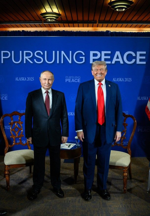 Beyaz Saray'dan Trump ve Putin'in zirvesiyle ilgili peş peşe paylaşım yaptı - Resim: 12