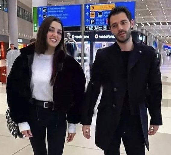 Gözde playboy Hakan Sabancı ile aşk yaşayan ünlü oyuncu Hande Erçel'in acı günü! En yakını hayatını kaybetti - Resim: 13