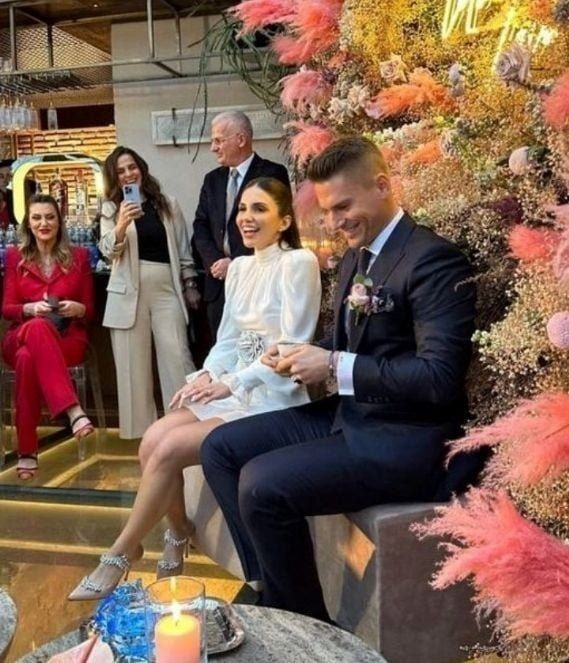 Survivor yarışmasıyla tanınan Anıl Tetik evlilik yolunda ilk adımı attı! Tetik o anları sosyal medya hesabından paylaştı - Resim: 2