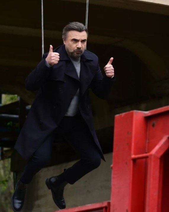 Oktay Kaynarca, dublör kullanmadı! 30 metreden böyle atladı - Resim: 7