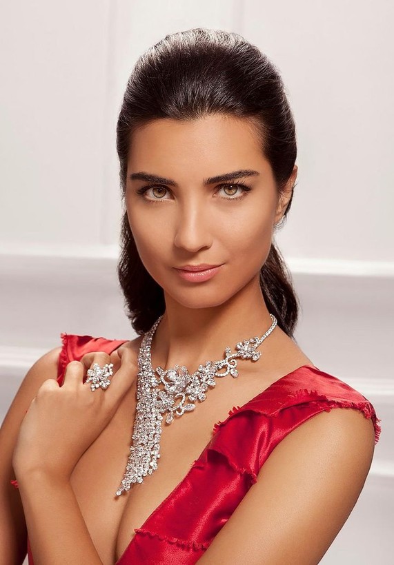 Tuba Büyüküstün ikiz kızlarıyla bir süre Paris'te yaşayacağını açıkladı - Resim: 5