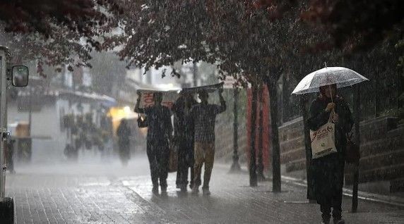Son dakika! Ankara'da çatılar koltuklar uçmuştu sıra İstanbul'da... Meteoroloji'den 20 il için sarı kodlu uyarı! Sıcaklıklar birden düşecek - Resim: 2