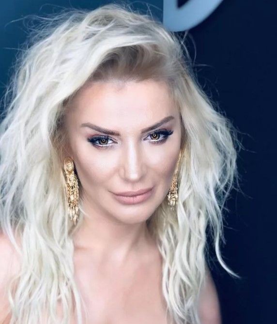 Songül Karlı'nın yeni pozları yaptırdığı estetikleri gözler önüne serdi! "Ablam abarttın" yorumları geldi - Resim: 9