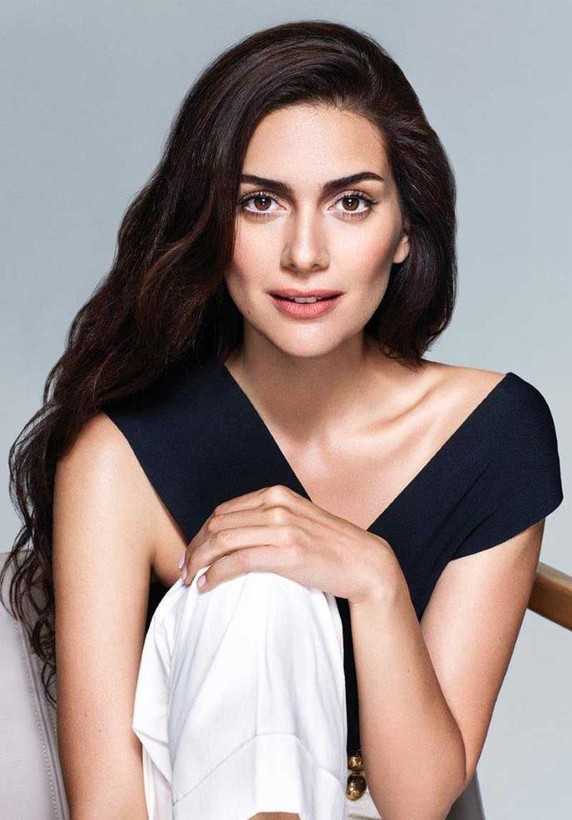 Halit Ergenç ile mutlu evlilikleri olan Bergüzar Korel isyan etti! "Laikliği rakıya indirgemeyin..." - Resim: 2
