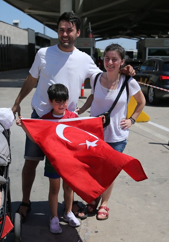 Akın akın geliyorlar! Kapıkule'de gurbetçi yoğunluğu yaşanıyor - Resim: 11