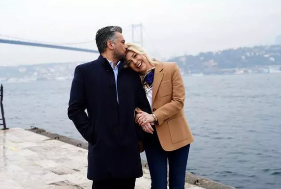Yalı Çapkını dizisindeki başarılı oyunculuklarıyla konuşuluyorlar! Emre Altuğ ve Gözde Kansu aşk mı yaşıyor? - Resim: 6