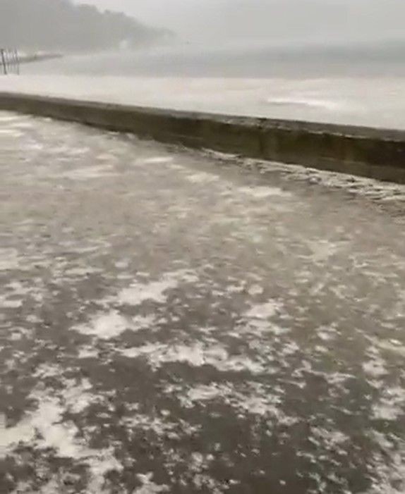 Son dakika! İstanbul'da gök delindi! Dolu başladı, yıldırım düştü! Hava bir anda karardı - Resim: 5