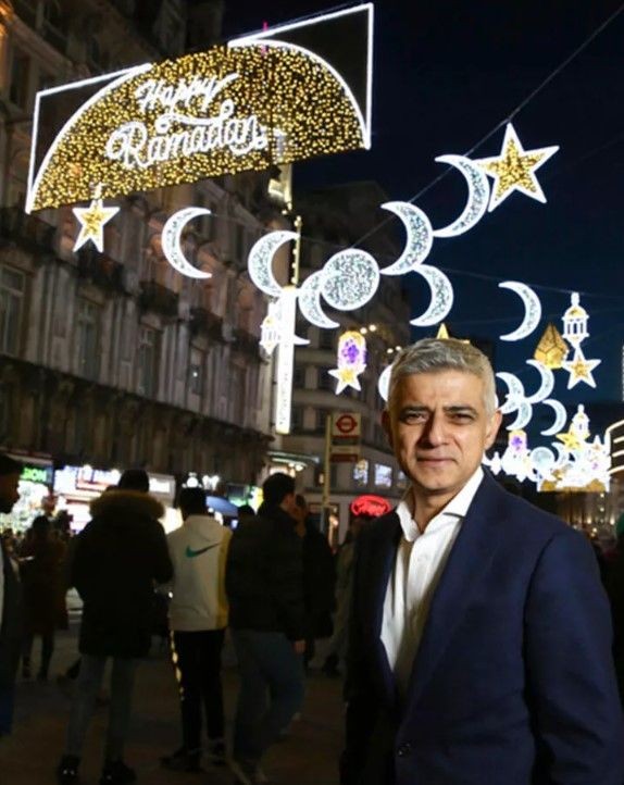 İngiliz medyası Londa'nın Piccadily Caddesi'ndeki Ramazan süslemelerini konuşuyor - Resim: 2