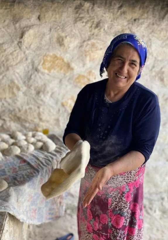 Hatay'da meydana gelen depremlerde hayatını kaybeden fenomen Taha Duymaz'ın annesi sosyal medyaya giriş yaptı: Para kazanmamız gerekiyor - Resim: 6