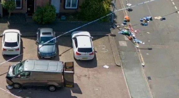 Londra'da kılıçlı saldırgan çocuğu öldürüp yardıma gelenin boğazını kesmişti! Görgü tanıklarından tüyler ürperten açıklama - Resim: 3