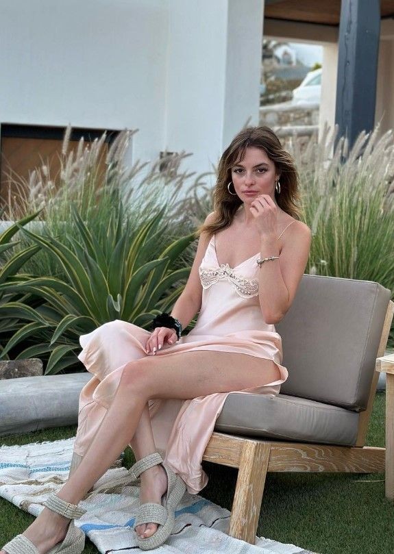 Melis Sezen transparan dantelli elbisesiyle sosyal medyayı yaktı geçti🔥 İşte Melis Sezen'in yürek hoplatan pozları 📸 - Resim: 4