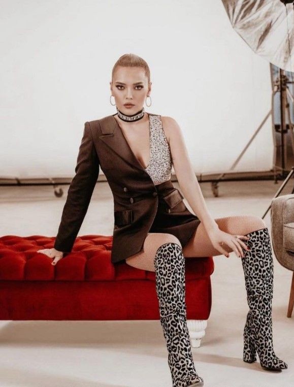 Demet Akalın 'Yaşlanmışsın' yorumunu görünce ağzını bozdu! Takipçilerine verdiği skandal yanıt ağızları açık bıraktı! 'Bu çirkinlikle gö...' - Resim: 7