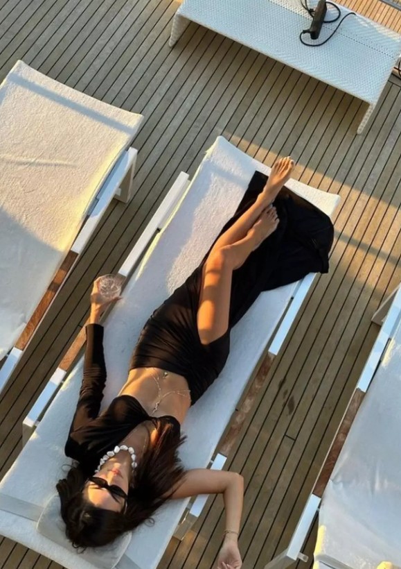 Hakan Sabancı ile ilişkisine devam eden Hande Erçel tatil pozlarını paylaştı! Cem Davran'dan uyarı geldi - Resim: 10