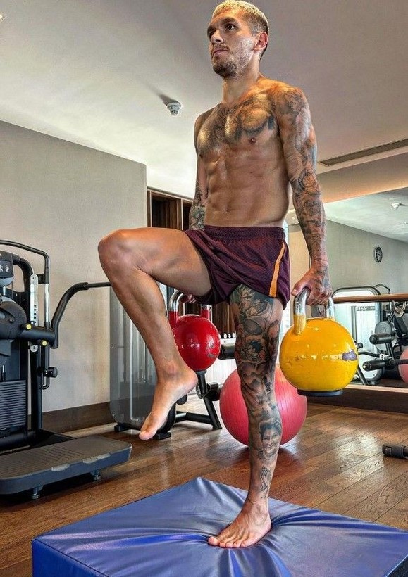 Galatasaraylı yıldız futbolcu Lucas Torreira aşka geldi! Oyuncu Devrim Özkan'la ev hallerini paylaştı! Torreira'nın notu parmak ısırttı - Resim: 24