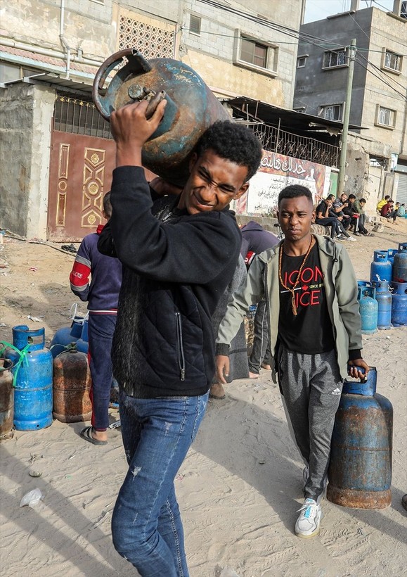 İsrail-Hamas ateşkesinden sonra Gazze'de tüp kuyruğu - Resim: 13