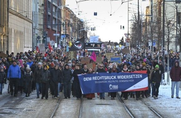 Almanya'da yüz binlerce kişi aşırı sağ ve ırkçılığa karşı ayağa kalktı - Resim: 10