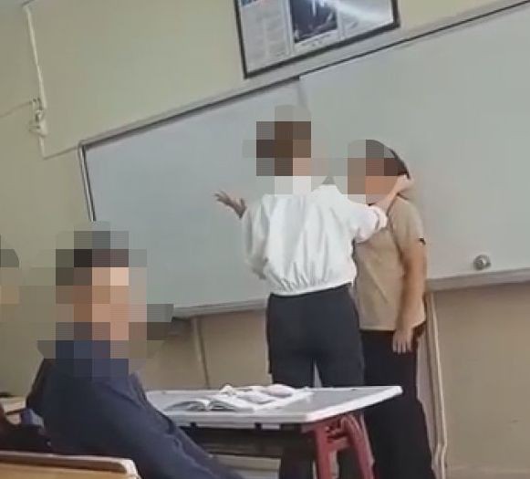 Pendik'te öğretmenden öğrencilere fiziksel ve sözlü şiddet kamerada - Resim: 3