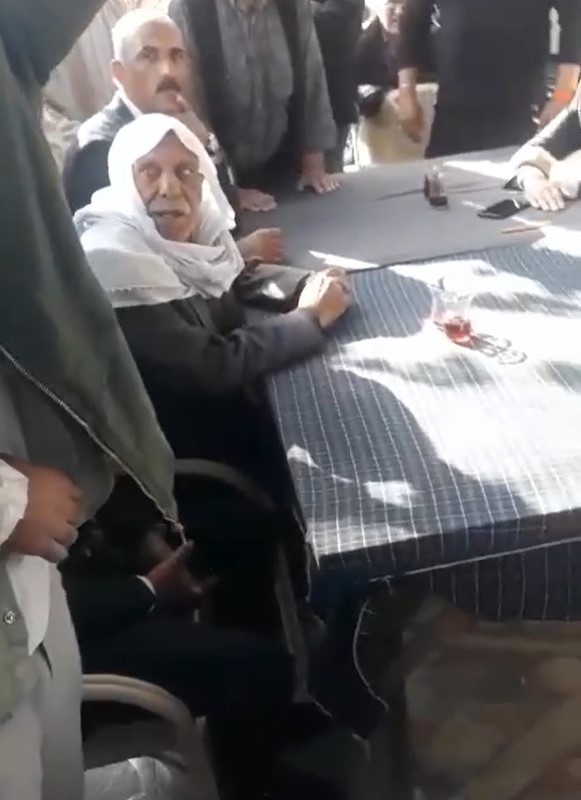Adana'da DEM Parti'nin seçim pankartları indirildi CHP'li Zeydan Karalar özür diledi - Resim : 2