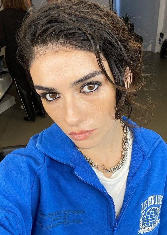 Hazar Ergüçlü 5 yıllık sevgilisi Onur Ünlü'yü çabuk unuttu! Hazar Ergüçlü'nün romantizmi doruklarda yaşadığı yeni aşkı bakın kim çıktı? Meğer o da tanıdıkmış - Resim: 9
