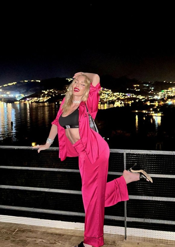 Hande Sarıoğlu da Barbie pozu akımına katıldı: Açıklaması dikkat çekici... - Resim: 5