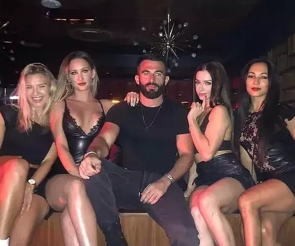 Sosyal medyadan gelen mesajı ifşa etti! Cevabı olay oldu... "Evlenmeden olmaz" - Resim: 8